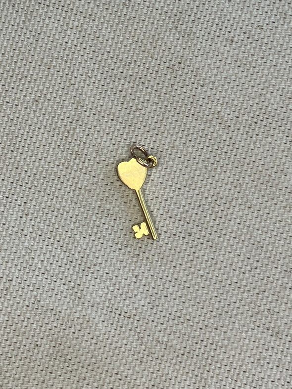 Sloan and co Vintage 14K Yellow Gold Heart Key Charm